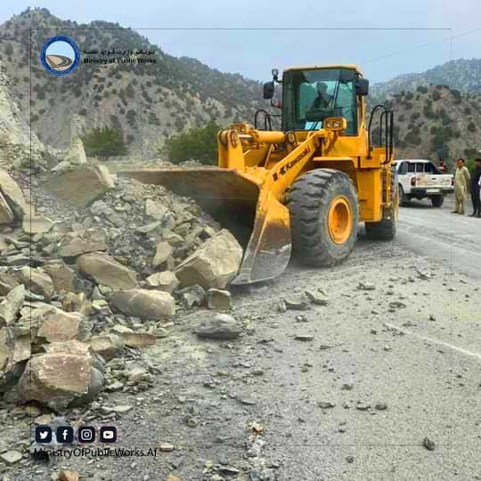 Paktia-Khost highway reopens to traffic after a landslide