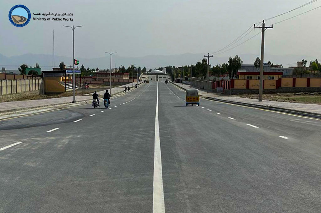 د لغمان ولایت د پوهنتون سړک رغنیزې چارې بشپړې شوي او ګټي اخیستنې ته چمتو دی