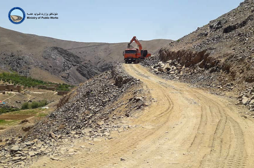 کار ساختمان بیشتر از ۶ کیلومتر سرک در ولایت دایکندی ادامه دارد