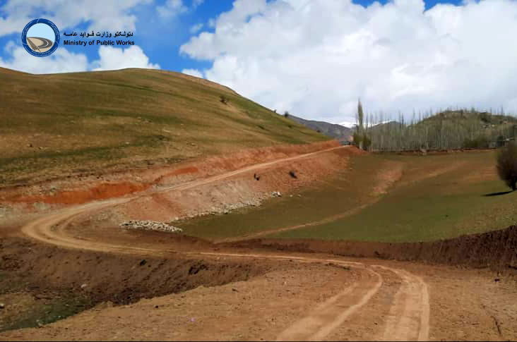 باز سازی سرک در ولسوالی یفتل پایین ولایت بدخشان ۴۰ فیصد پیشرفت کاری دارد