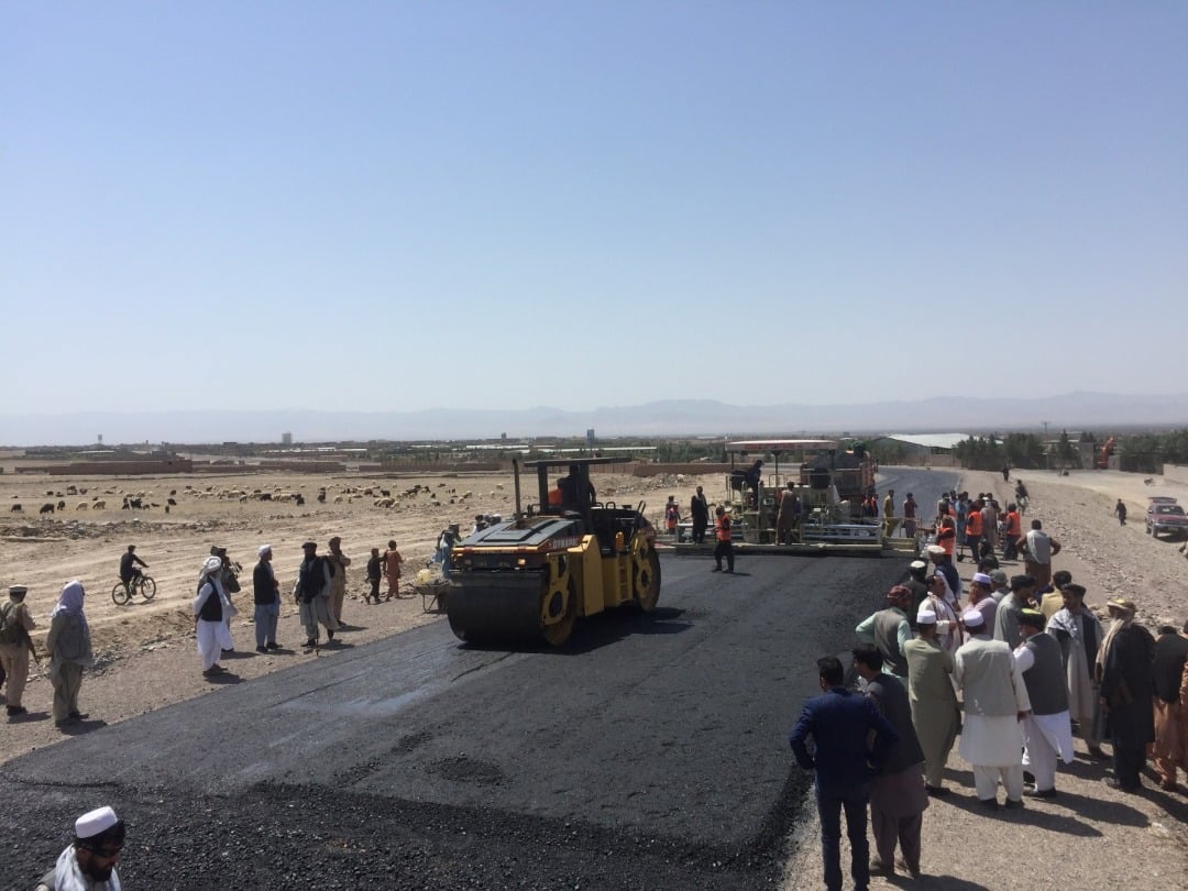 Asphalting of Herat-Chesht Sharif road begun