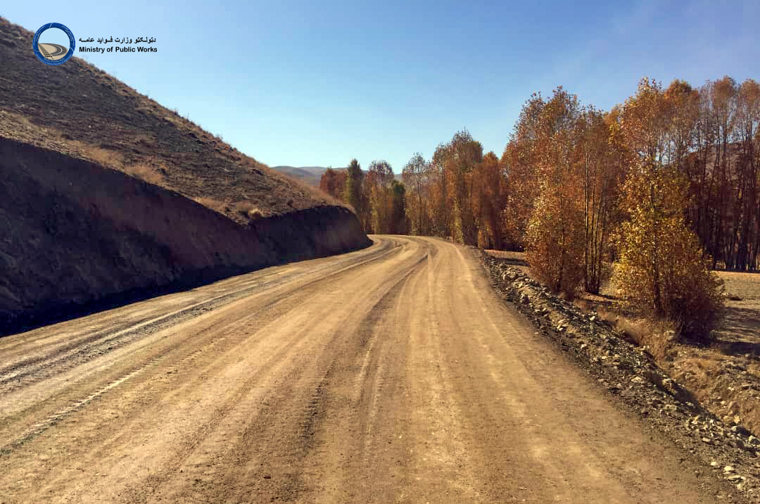 کار ساختمان سرک ولسوالی لعل سرجنگل ولایت غور ۲۸ فیصد پیشرفت کاری دارد