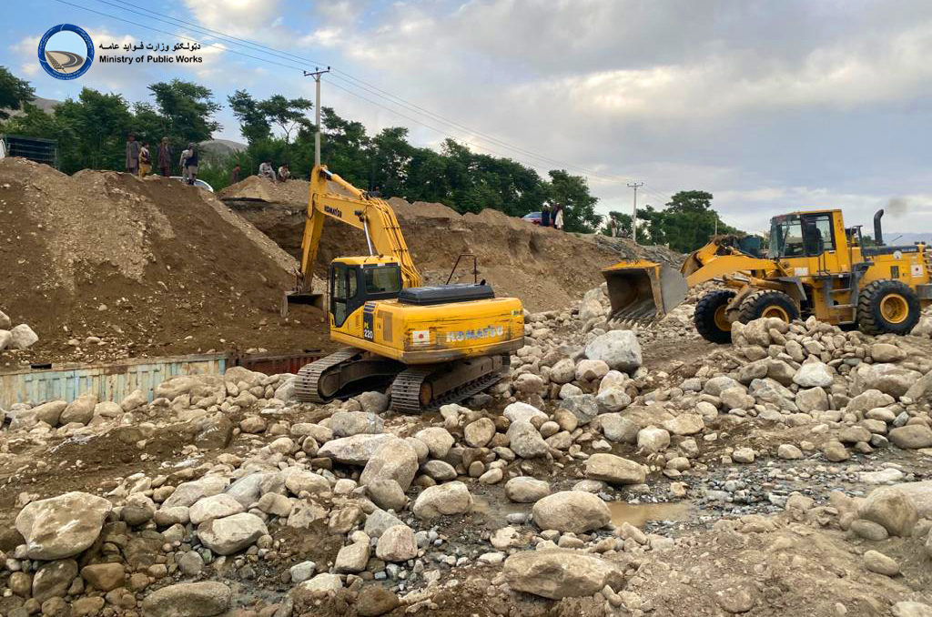 د وروستیو سیلابونو له کبله د سانګ لویې لارې ویجاړې شوي برخې ترمیم او بیاورغول شوې