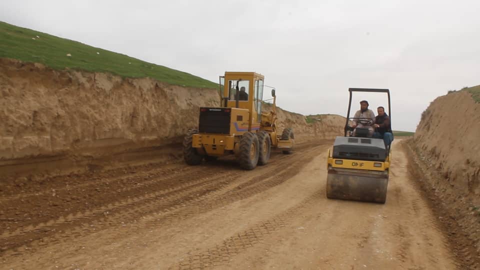 بلخ: د مزار شریف – مارمل ولسوالۍ سړک د جغل اچونې کار داوم لري