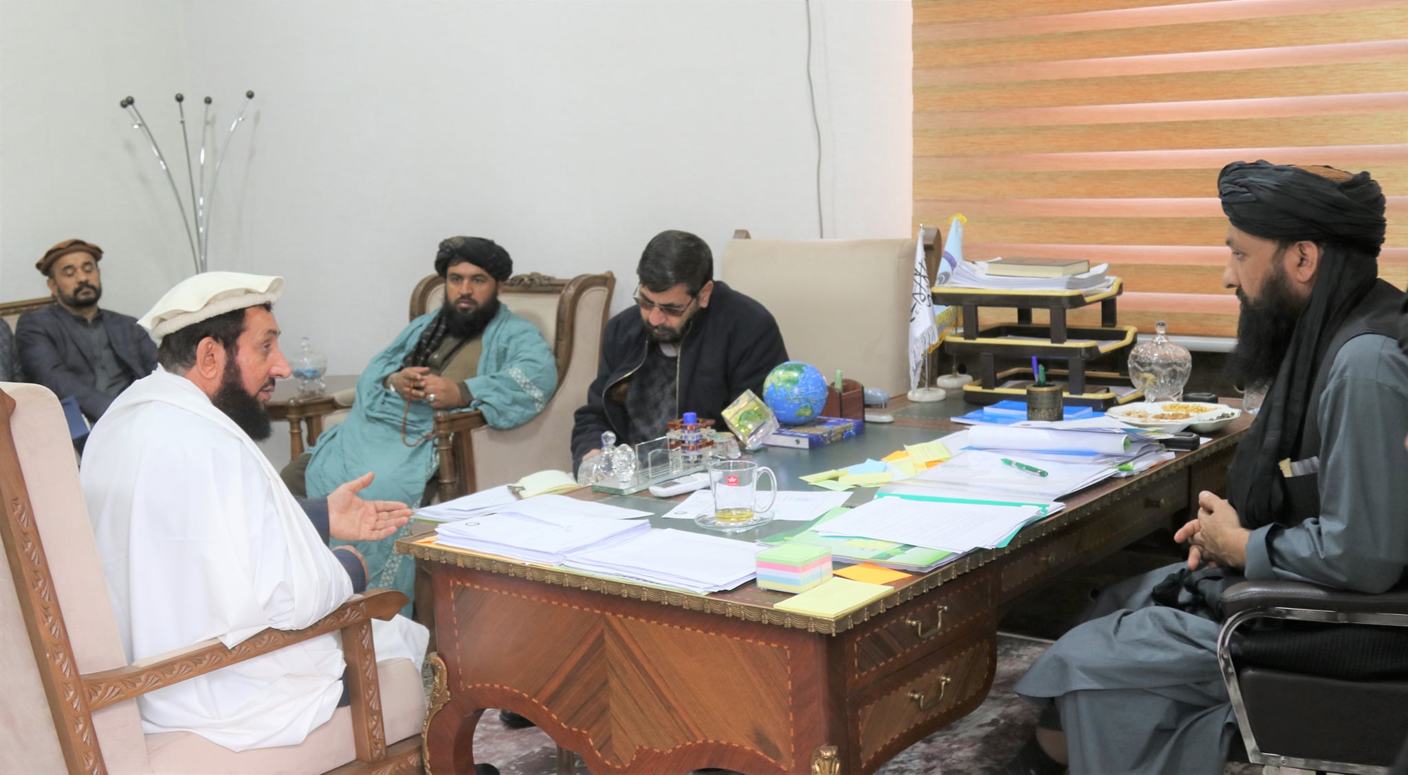 معین حفظ و مراقبت سرکها با معاون تجارتی اتاق تجارت و سرمایه گذاری افغانستان دیدار نمود