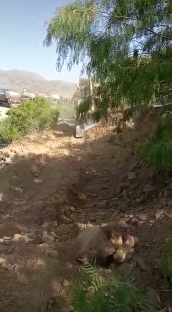 ننګرهار: په تورخم بندر کې د ۱۱۰۰ متره سفالټ سړک د جوړولو او یوه پایه پل د ترمیم کار پیل شو