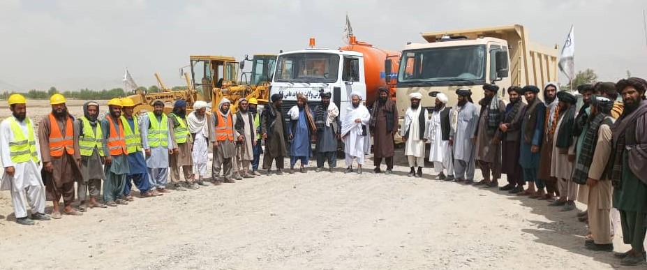 په غزني کې د ۱۰ کیلومتره سړک د ترمیم کار پیل شو