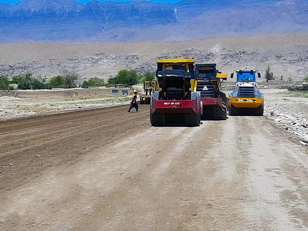 کار اعمار و باسازی شاهراه کندهار – ارزگان جریان دارد