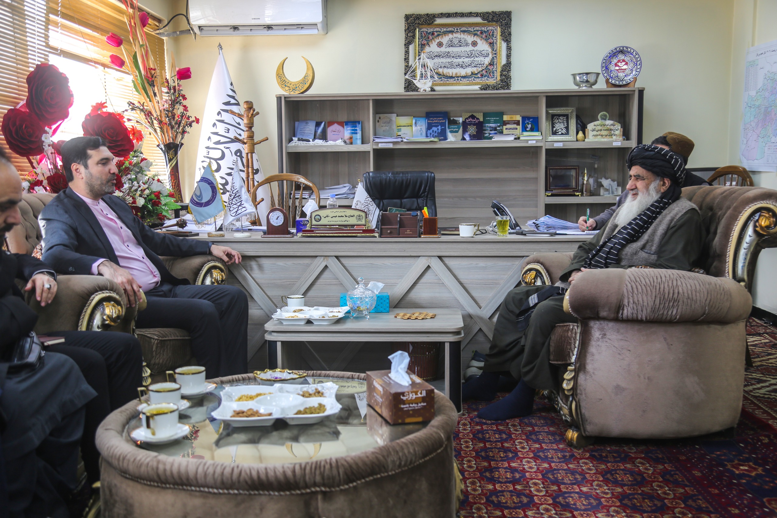 بهرني پانګه وال د هېواد د سړکونو او اوسپنې پټلۍ رغونې په برخه کې پانګونې ته ليواله دي