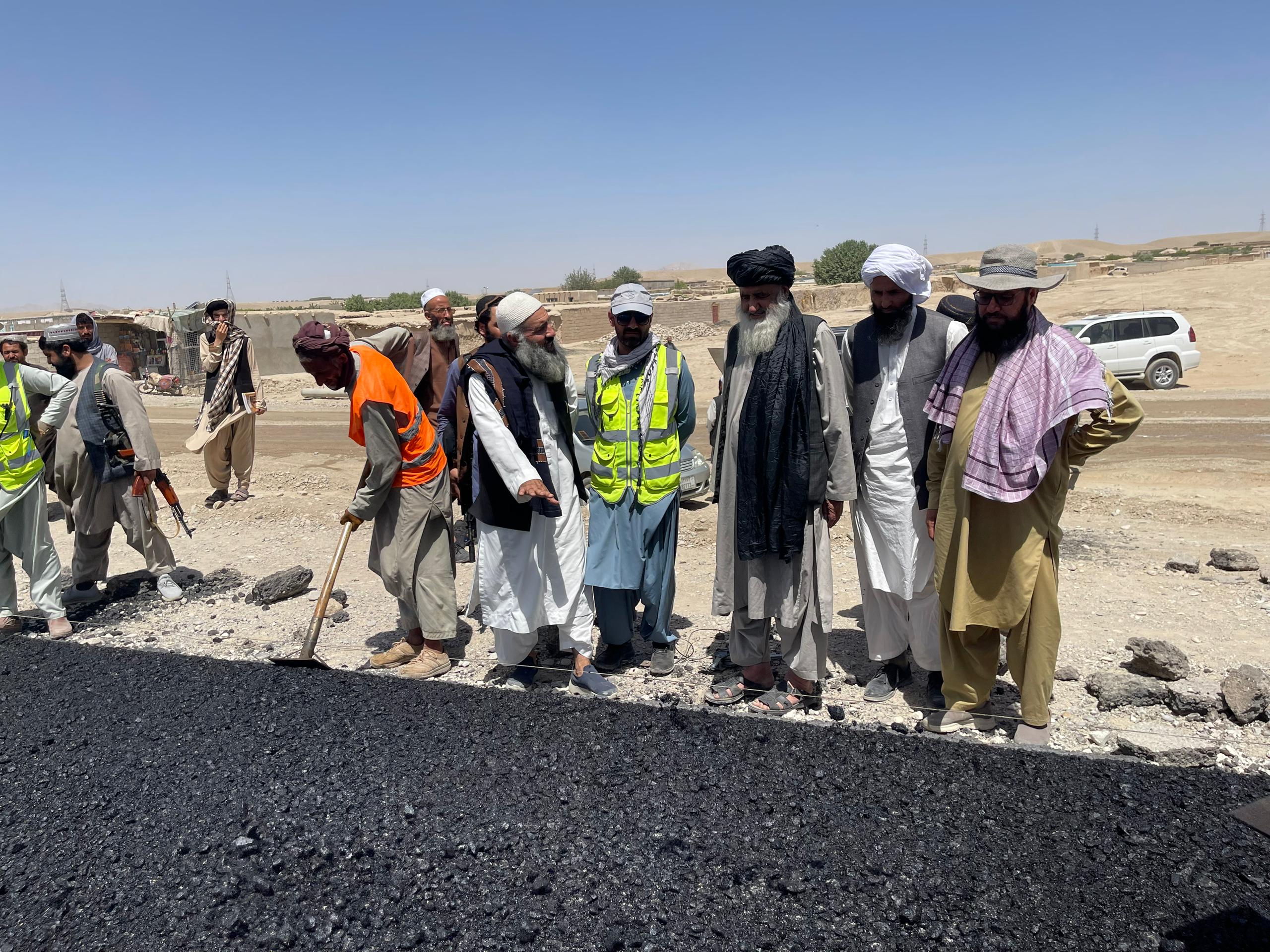 د کابل – کندهار لویې لارې د پاتې برخو د کار بیا پیلېدل او د یادې لویې لارې څخه د ټولګټو وزارت د سرپرست وزیر ليدنه