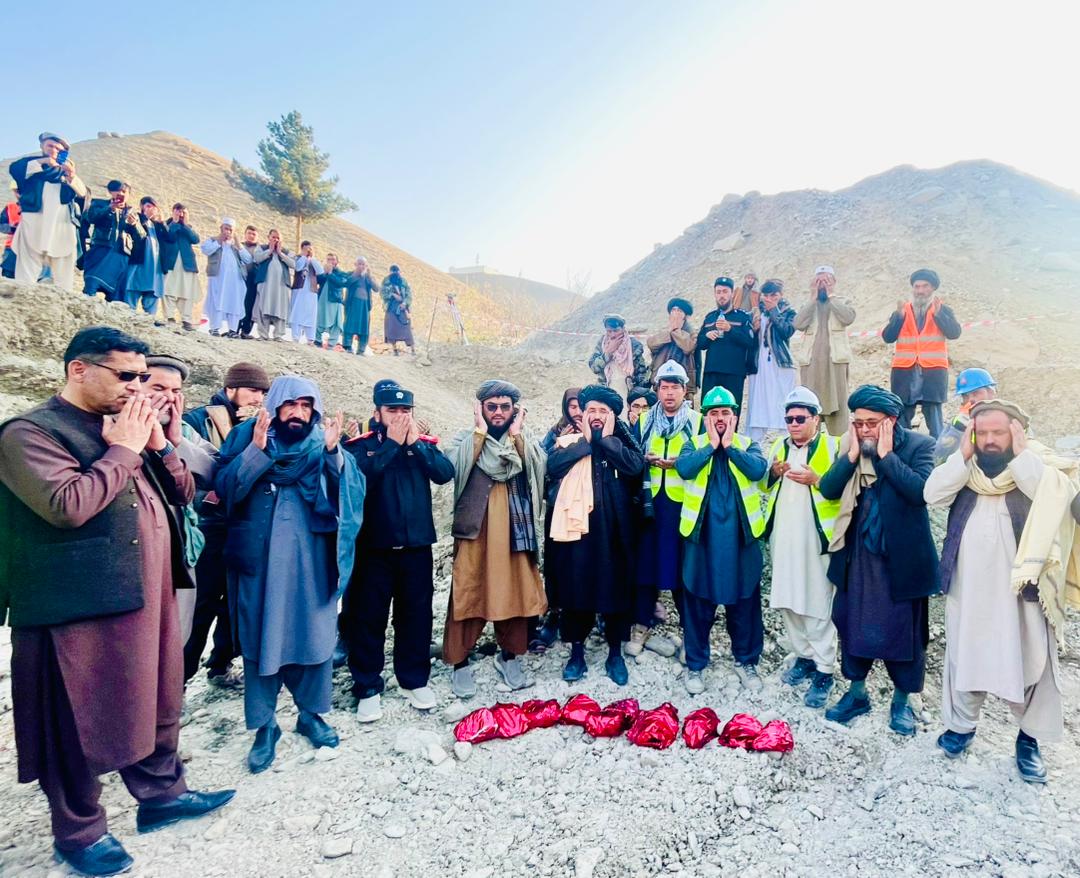 د ا.ا.ا د ټولګټو وزارت له لوري په بدخشان ولایت کې د تخار – بدخشان لویې لارې د سړک د فرش د ترمیم چارې د یاد ولایت د والي مرستیال محترم مولوي محمد امین طیب، دیاد ولایت د ټولګتو رئیس مولوي عبد الغفور عتید، یو شمېر سیمه ییزو مسؤلانو او قومي مخورو په شتون کې پیل شوې. په یاده ترمیماتي پروژه کې د سړک د فرش د ترمیم ترڅنګ، د یو پایه ۶۰ متره پل، یوشمېر پلګوټو او استنادي دېوالونو د رغولو کار هم شامل دی، چې د ټولکټو وزارت او خصوصي سکتور ترمنځ د څه باندې ۷۹ میلیونه افغانیو په ارزښت قرارداد شوی دی. د یادې پروژې د کار په 