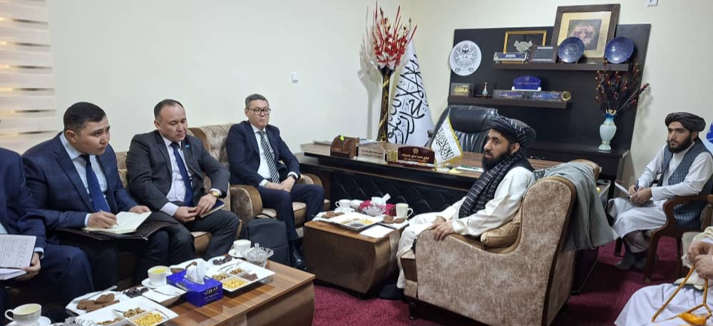 معین خط آهن وزارت فواید عامه با نماینده ویژه رئیس‌جمهور قزاقستان دیدار نمود