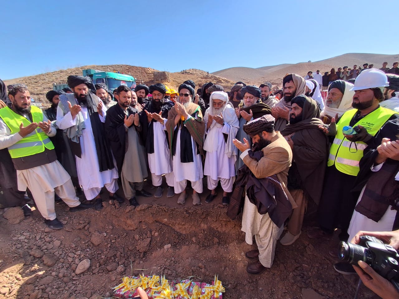 د خاص ارزګان – ترینکوټ ۲۵ کیلومتره سړک د اساسي رغونې چارې د څه باندې ۶۰۱.۶ میلیونه افغانیو په ارزښت پيل شوې