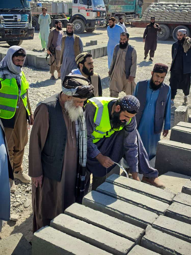 د ټولګټو وزارت محترم وزیر د کندهار ولایت سپین بولدک ولسوالۍ ۸ کیلومتره سړک رغنیزې چارې و ارزولې
