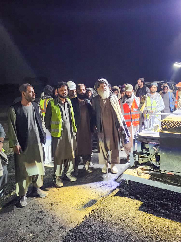 د ټولګټو وزارت محترم وزیر د کندهار او ارزګان ولایتونو اړوند د یو شمېر تر کار لاندې پروژو له کاري بهیر څخه لیدنه وکړه